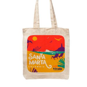 Bolsa tote bag de tela de Vívolo Café con diseño colorido inspirado en Santa Marta, Colombia.